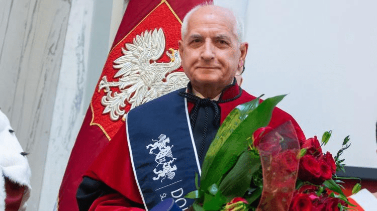 You are currently viewing Wyjątkowa uroczystość nadania tytułu doktora honoris causa   prof. dr. hab. Markowi Rudnickiemu, wybitnemu absolwentowi  Naszego Liceum!