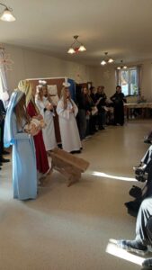 Read more about the article Wizyta licealistów w Domu Opieki dla Seniorów „Leśniówka” w Turzy