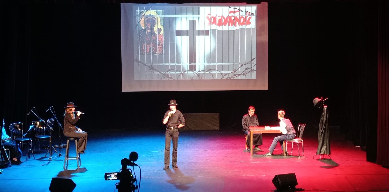 You are currently viewing „Zło dobrem zwyciężaj” – poruszający spektakl o bł. ks. Jerzym Popiełuszce